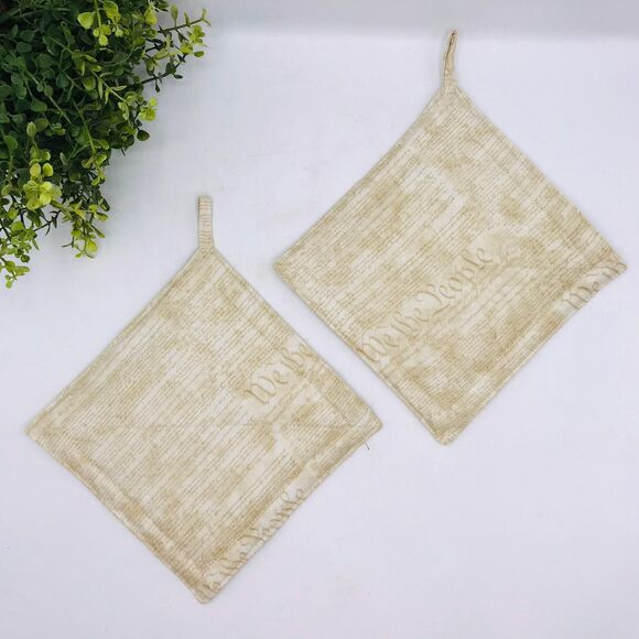 2 Square Potholders, Neutral We The People Patriotic Kitchen 7x7 Inches - Picture 1 of 5